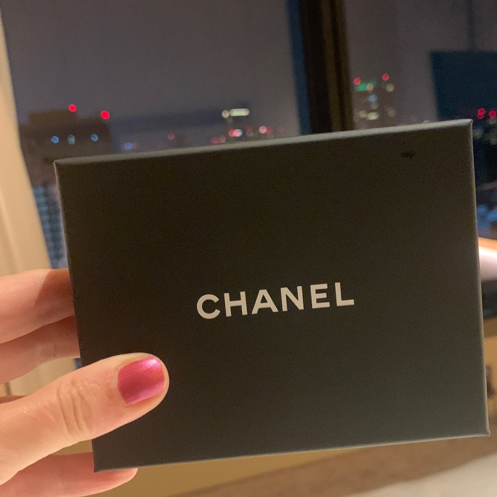 CHANEL Black Box with White Camellia, med size, must have!